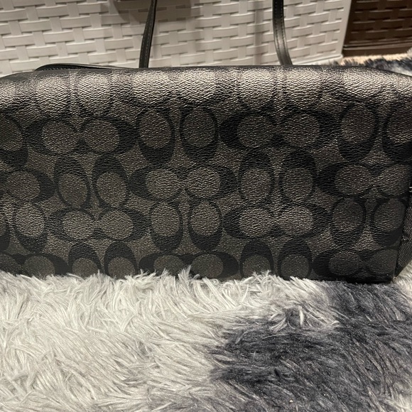 Coach purse - Picture 4 of 5